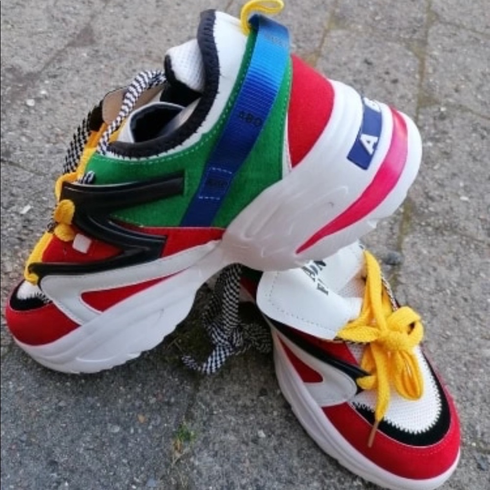 New 💯 Fashion Sneakers Shoes